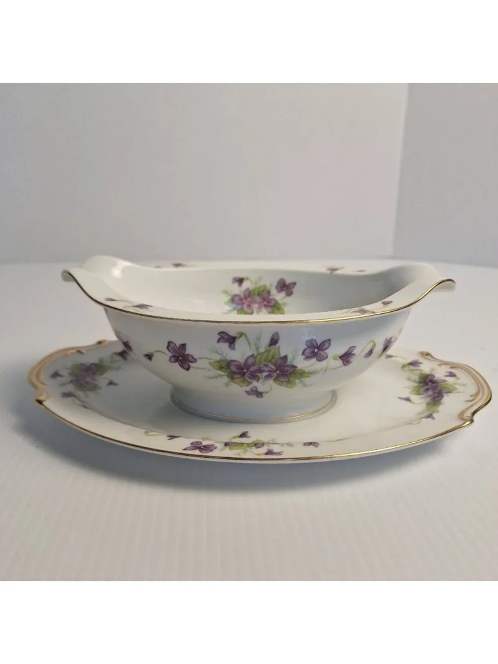 VTG WENTWORTH CHINA JAPAN PURPLE FLORAL GOLD TRIM GRAVY BOAT ATTACHED UNDERPLATE